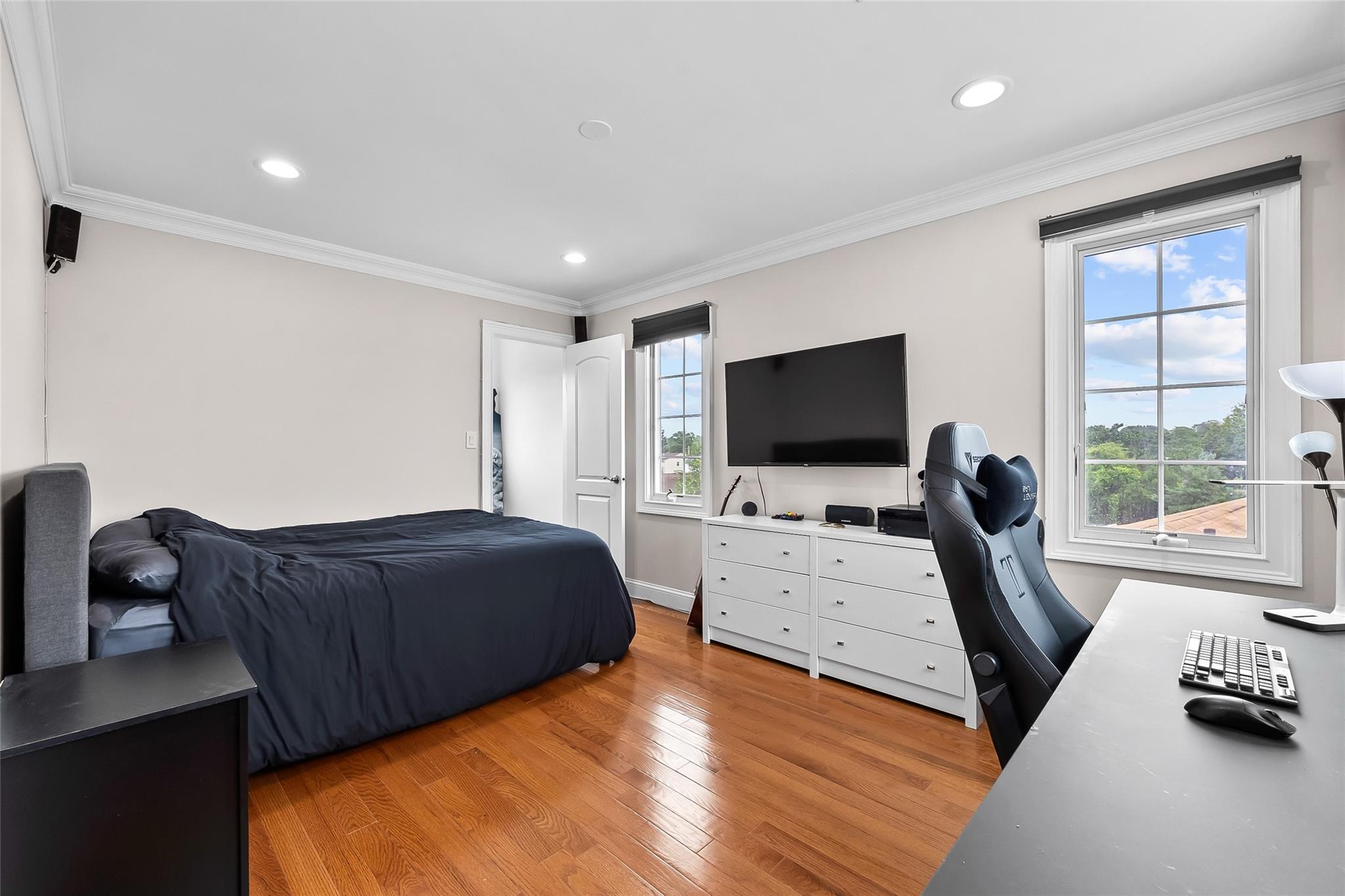 5 Vera Avenue, Plainview, NY 11803