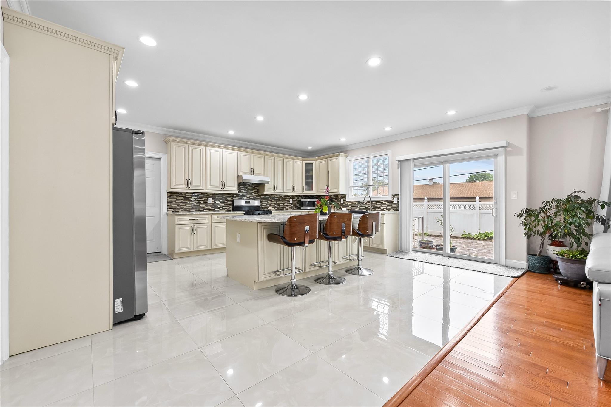 5 Vera Avenue, Plainview, NY 11803