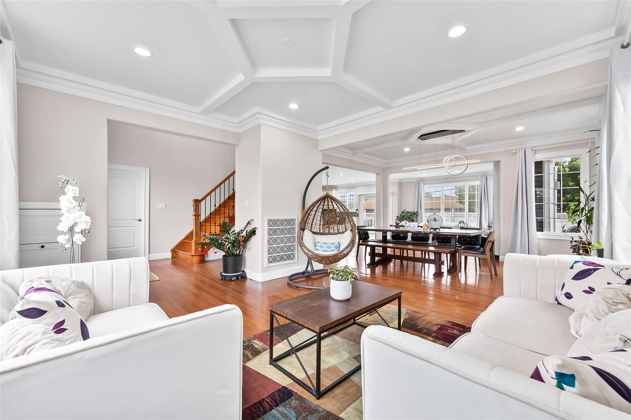 5 Vera Avenue, Plainview, NY 11803