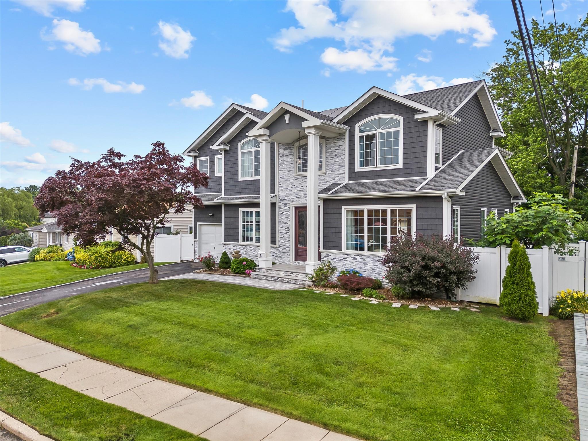 5 Vera Avenue, Plainview, NY 11803