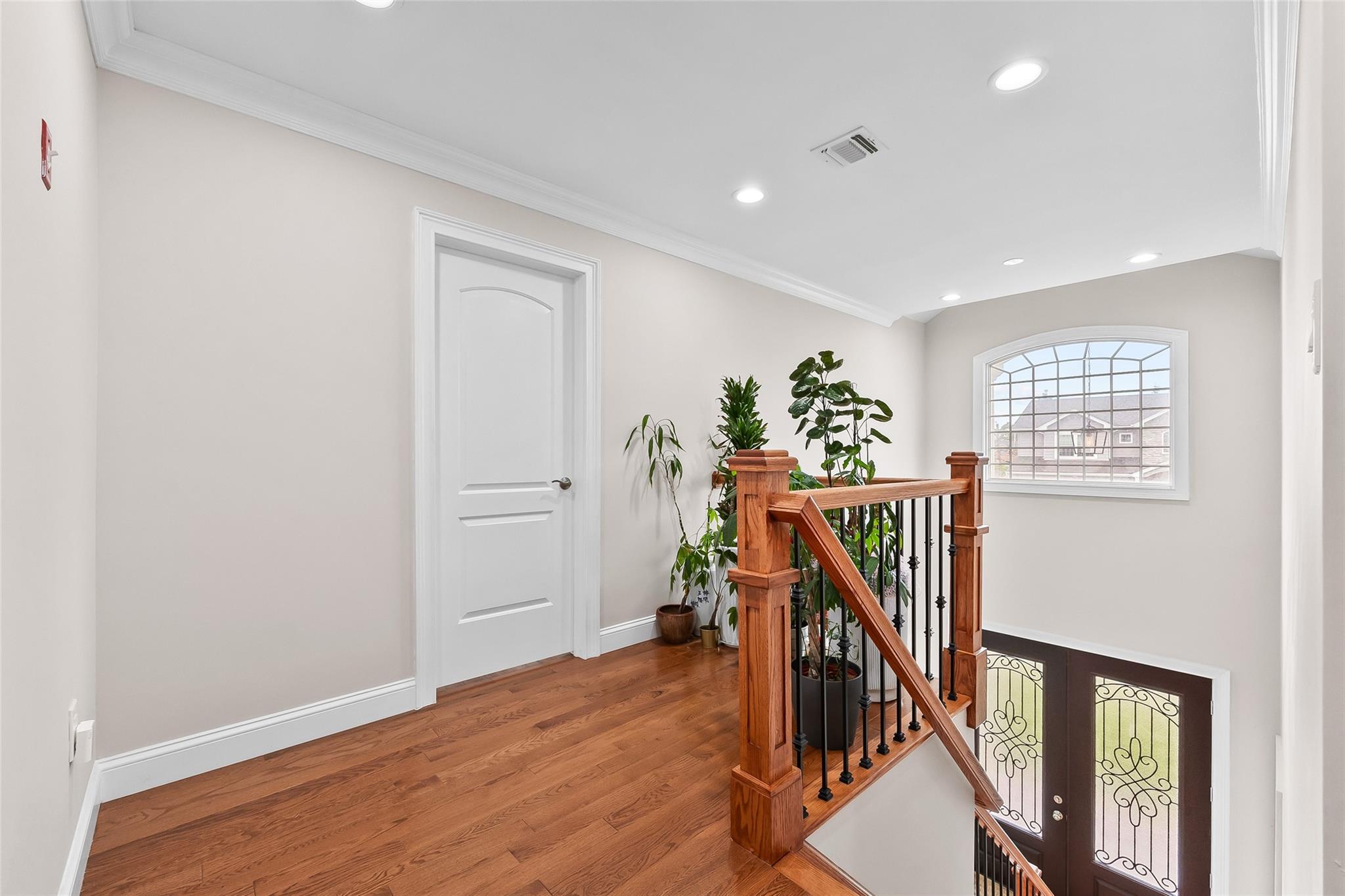 5 Vera Avenue, Plainview, NY 11803