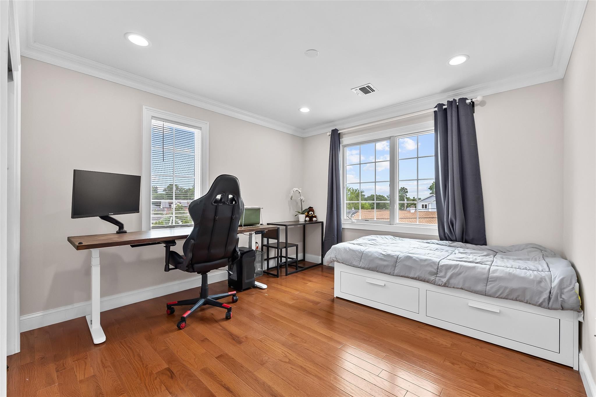 5 Vera Avenue, Plainview, NY 11803