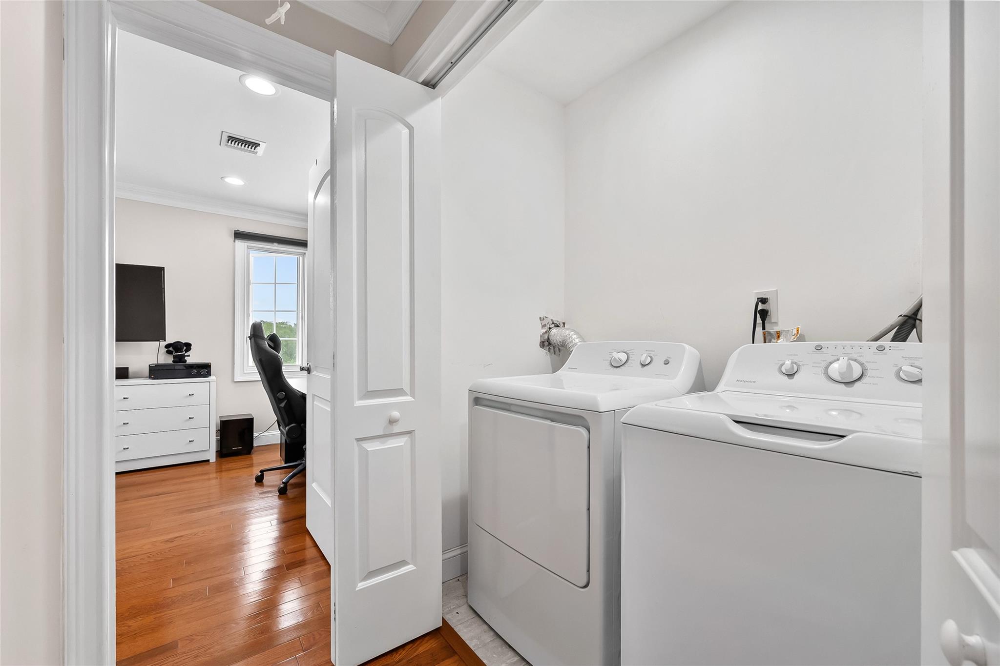 5 Vera Avenue, Plainview, NY 11803