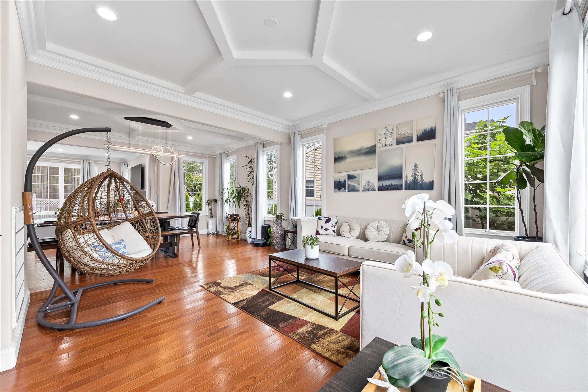 5 Vera Avenue, Plainview, NY 11803