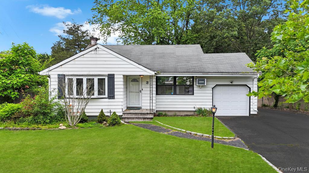 3 Washington Avenue, Selden, NY 11784