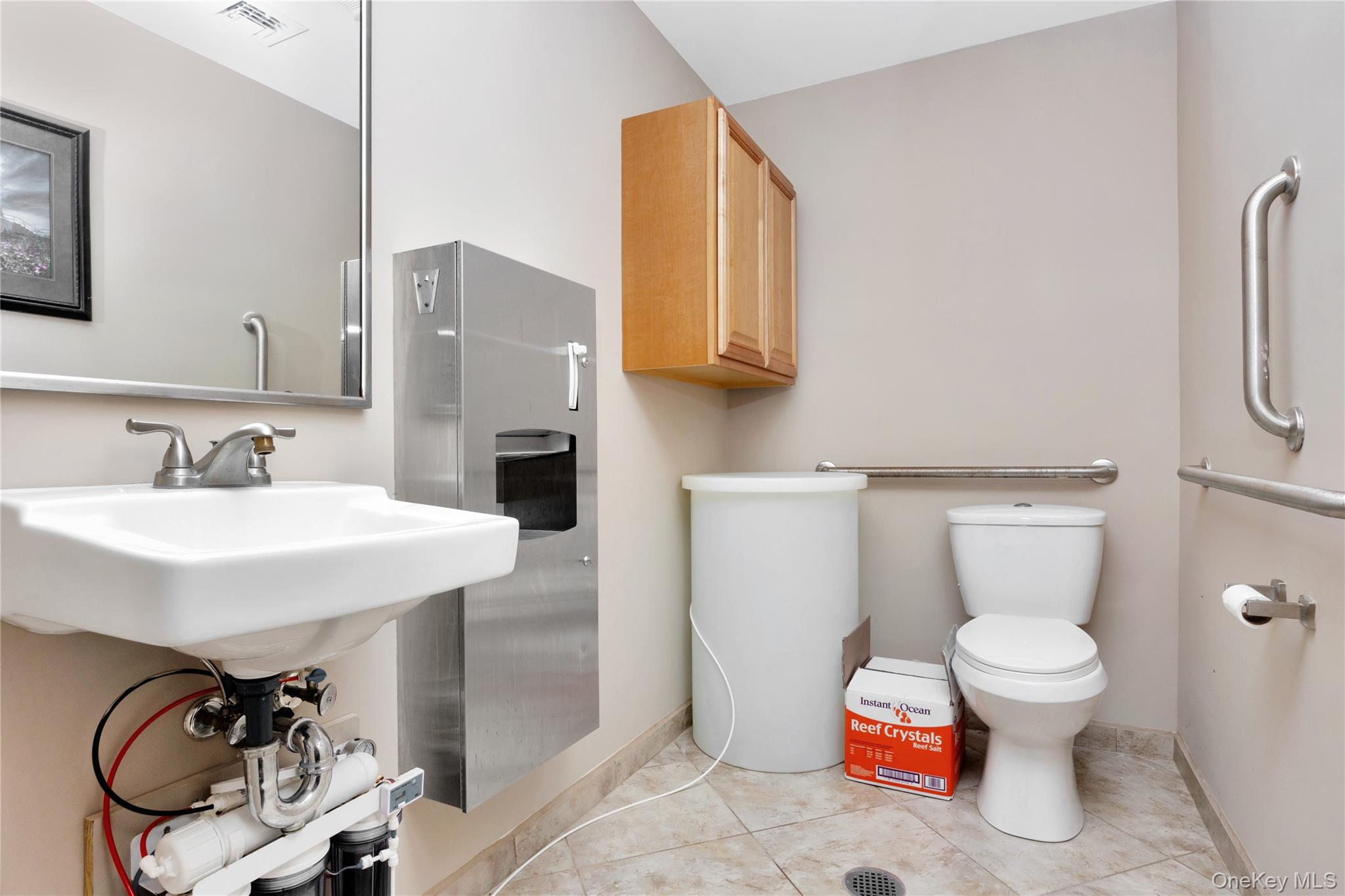 245-249 Montauk Highway, Lindenhurst, NY 11757