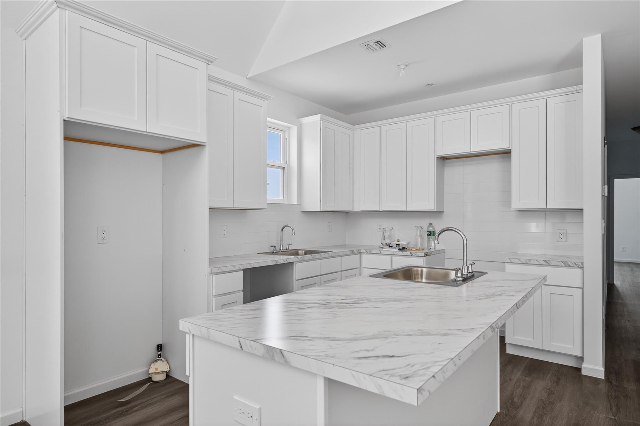 22 Torah Circle, Fallsburg, NY 12733