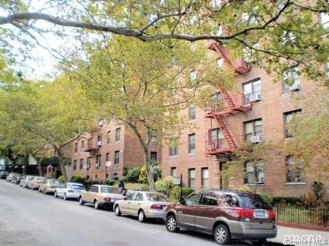 61-40 Saunders Street # D24, Rego Park, NY 11374