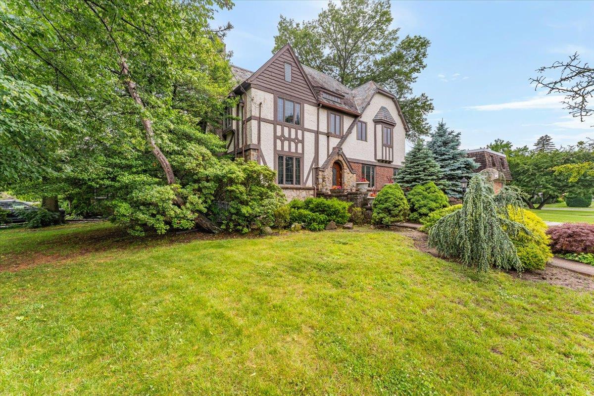 369 Longacre Avenue, Woodmere, NY 11598