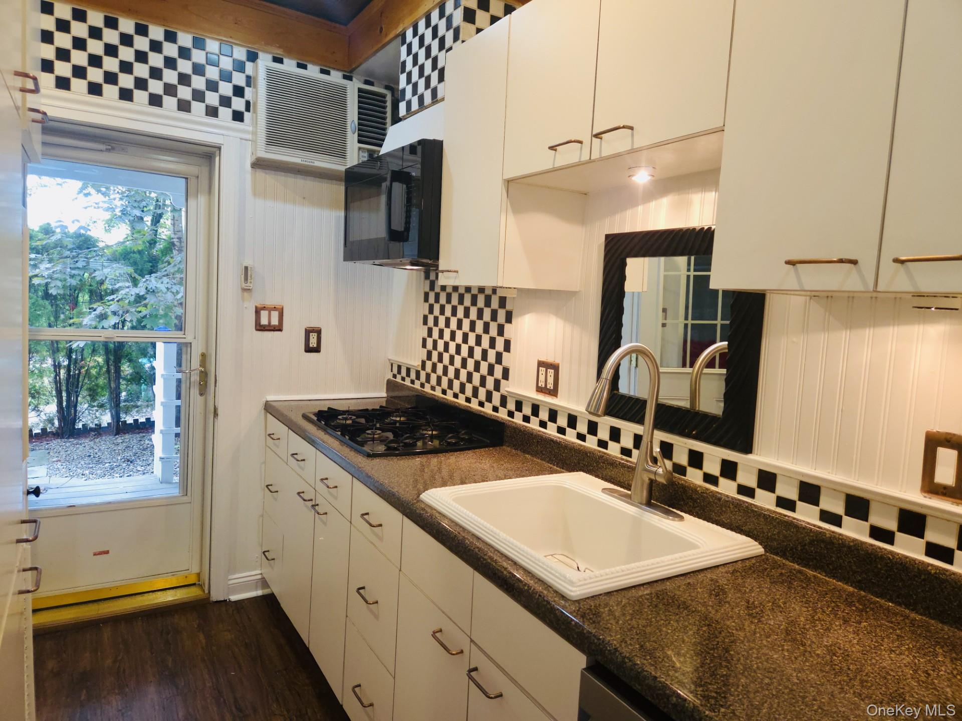 1114 1st Avenue, New Hyde Park, NY 11040