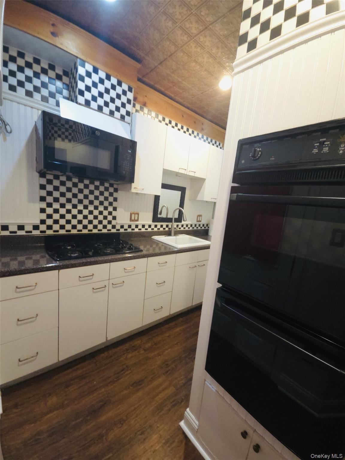 1114 1st Avenue, New Hyde Park, NY 11040