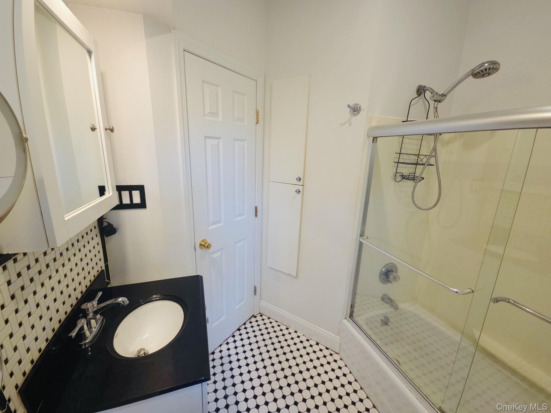 1114 1st Avenue, New Hyde Park, NY 11040