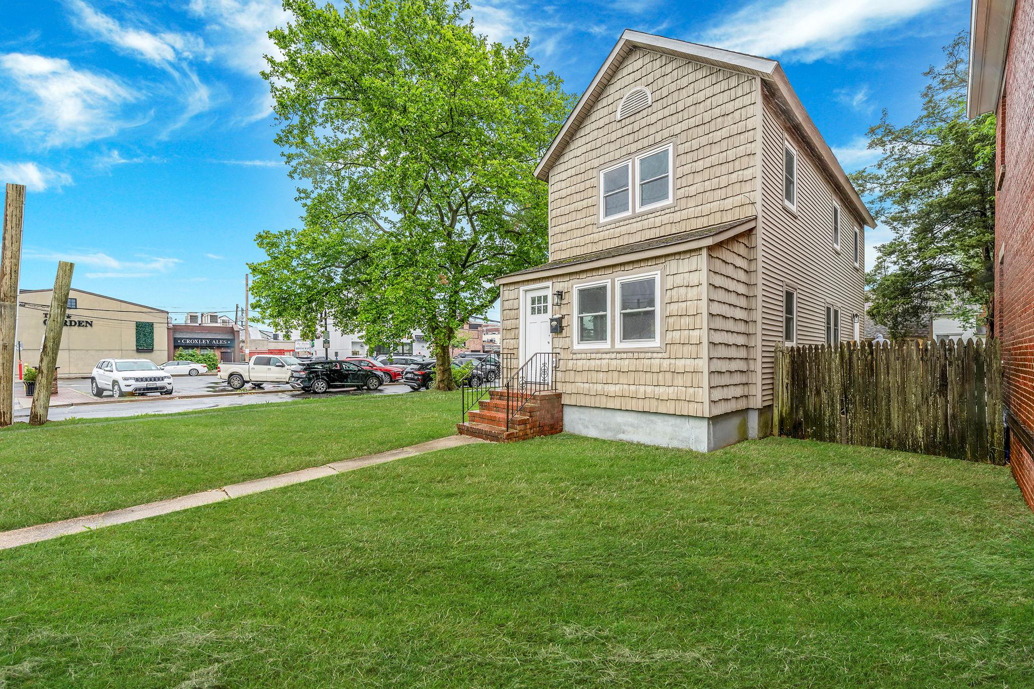 38 S Front Street, Farmingdale, NY 11735