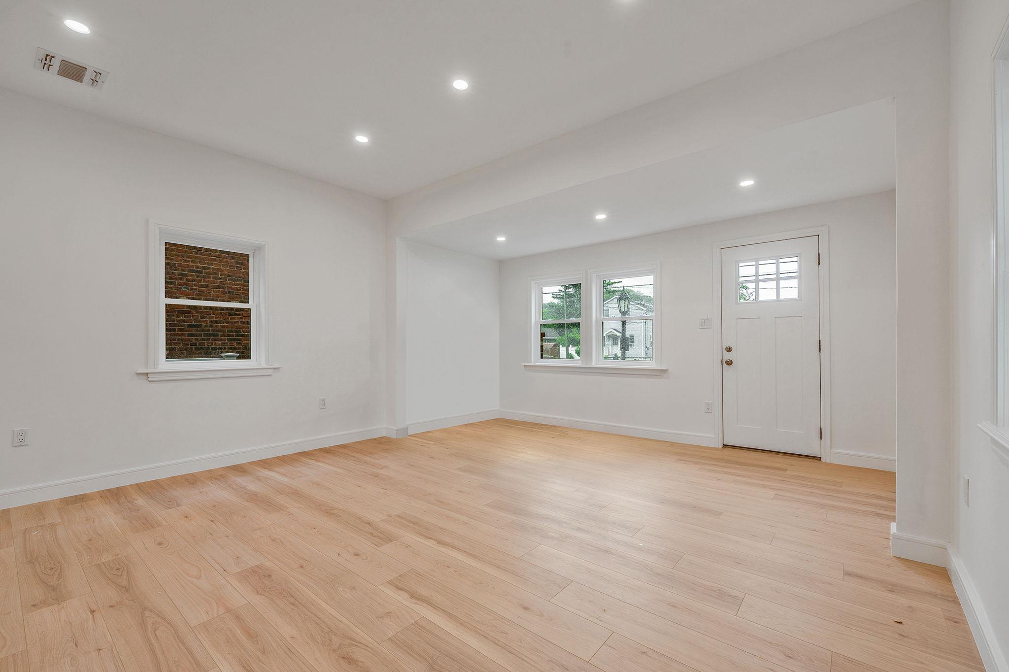 38 S Front Street, Farmingdale, NY 11735