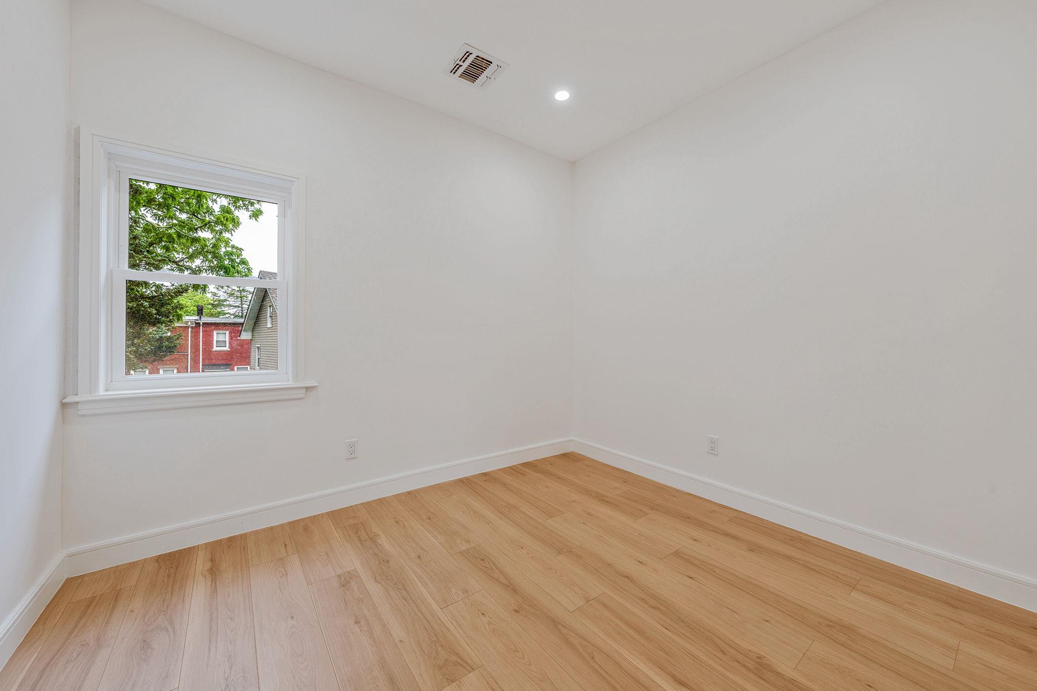38 S Front Street, Farmingdale, NY 11735