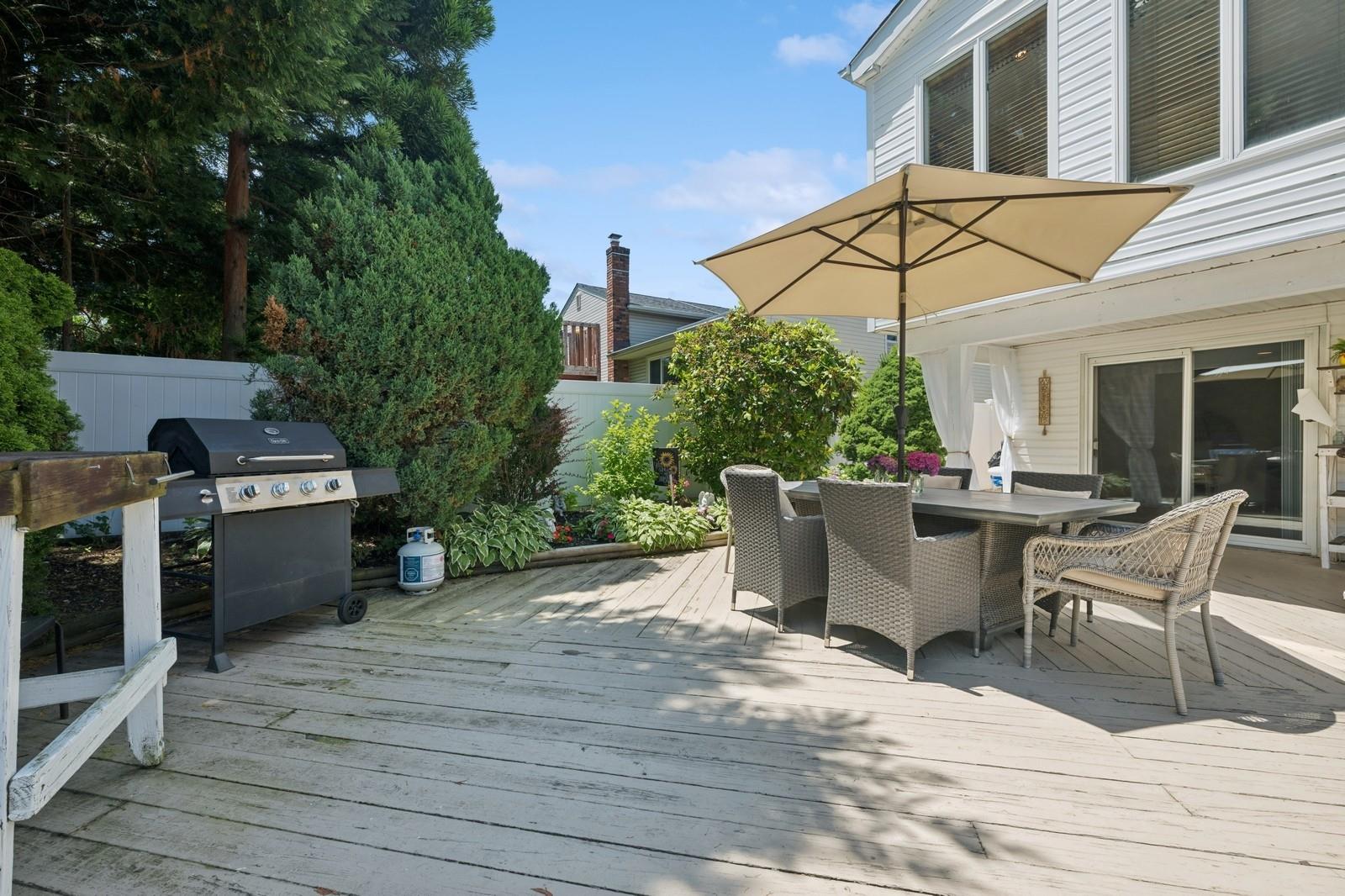 2092 Vine Drive, Merrick, NY 11566