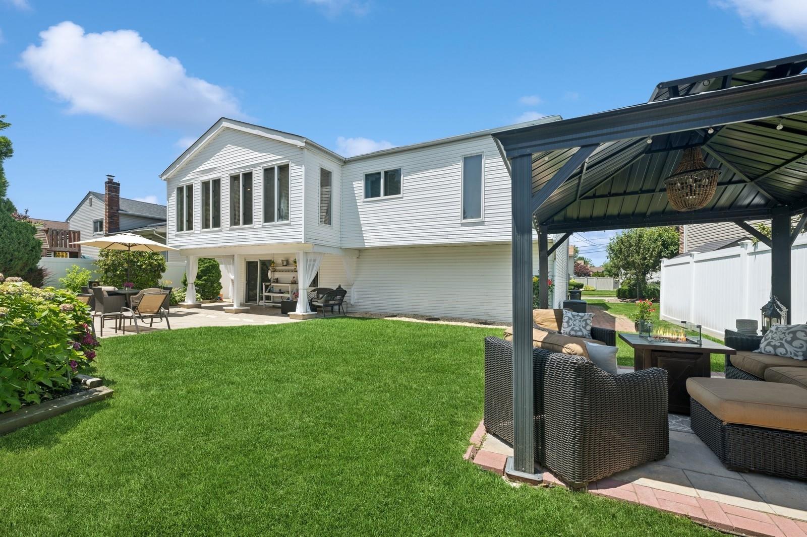 2092 Vine Drive, Merrick, NY 11566