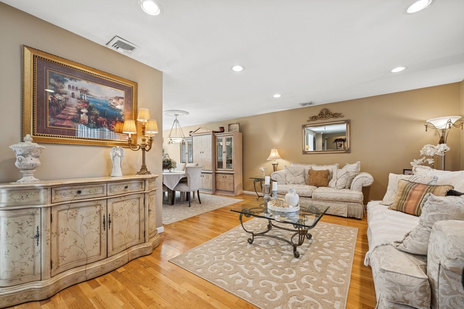 2092 Vine Drive, Merrick, NY 11566
