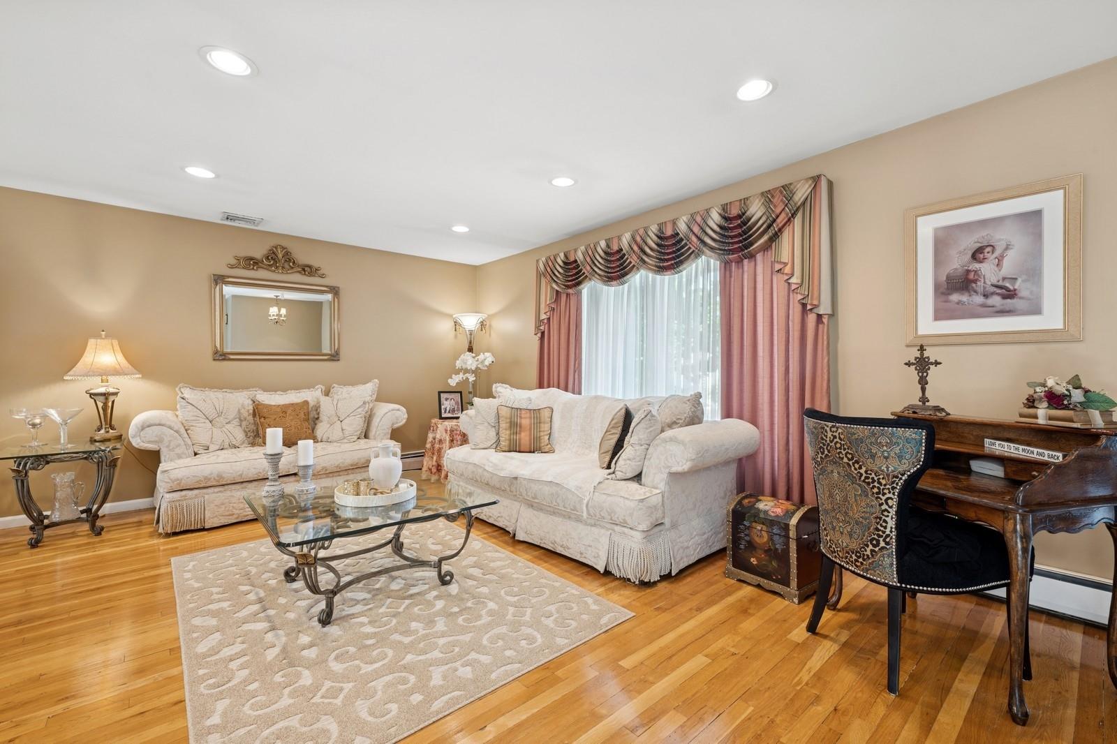 2092 Vine Drive, Merrick, NY 11566