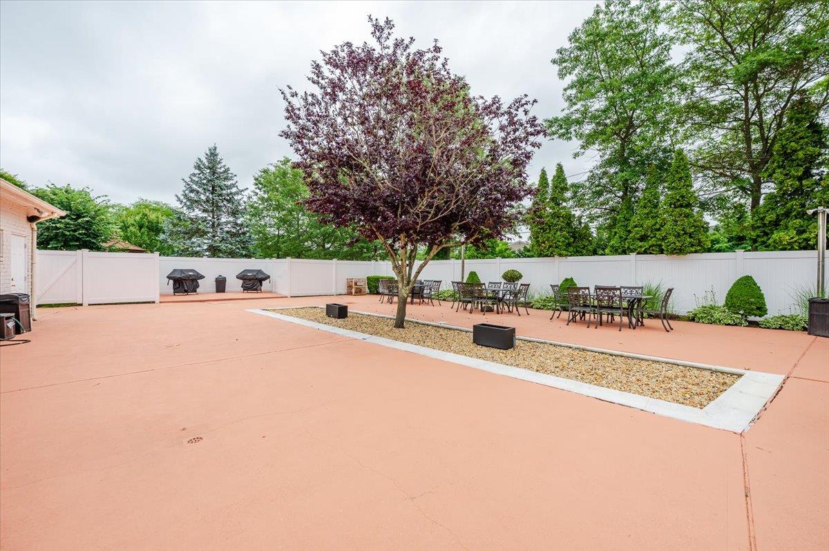 112 Cardinal Lane # 2B, Islip, NY 11751
