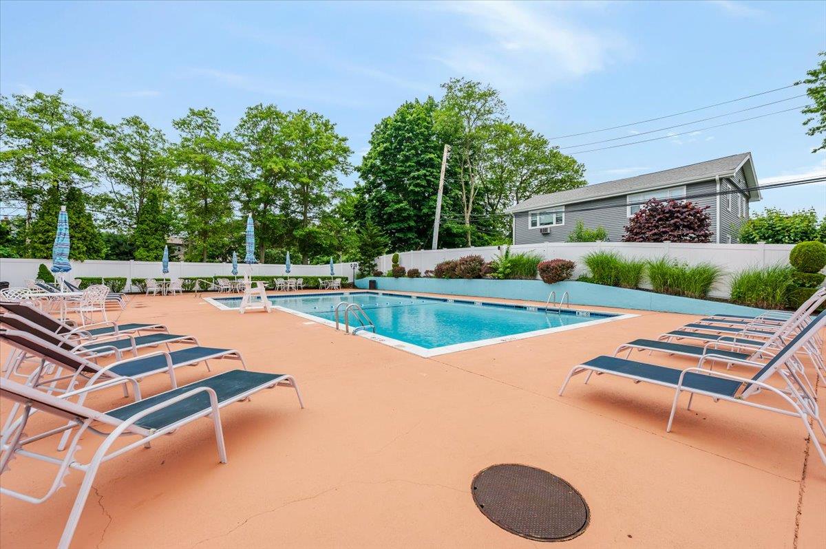 112 Cardinal Lane # 2B, Islip, NY 11751