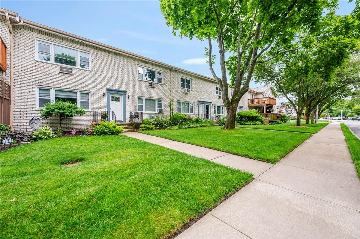 112 Cardinal Lane # 2B, Islip, NY 11751