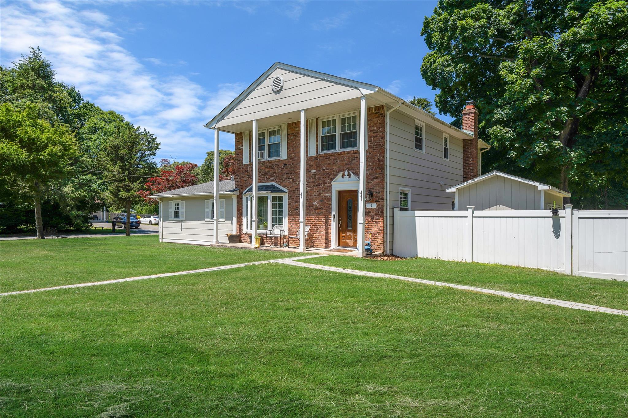 5 Fox Road, Middle Island, NY 11953