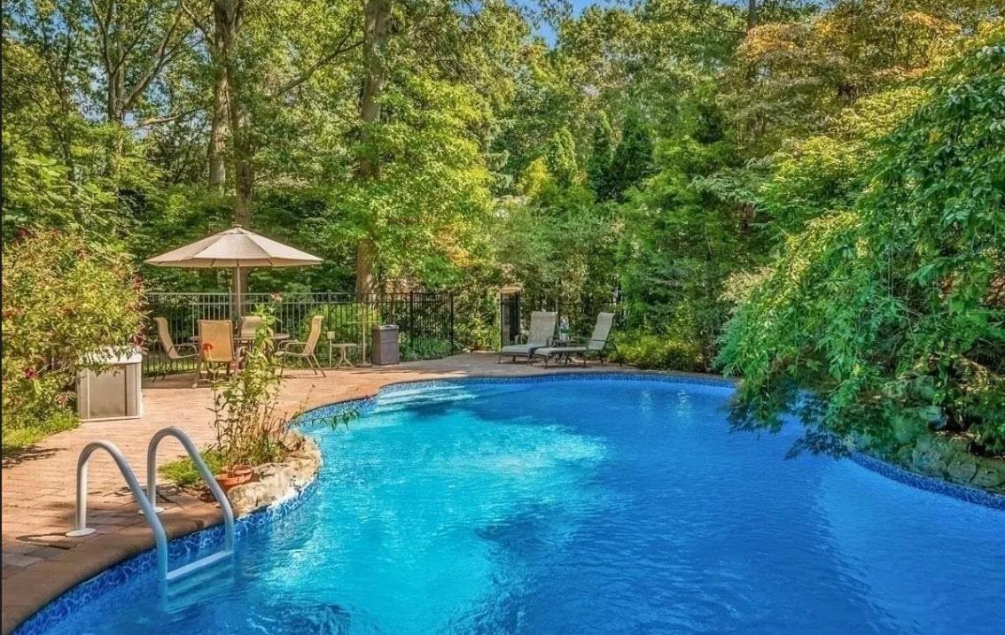 23 Whistler Hill Lane, Elwood, NY 11743