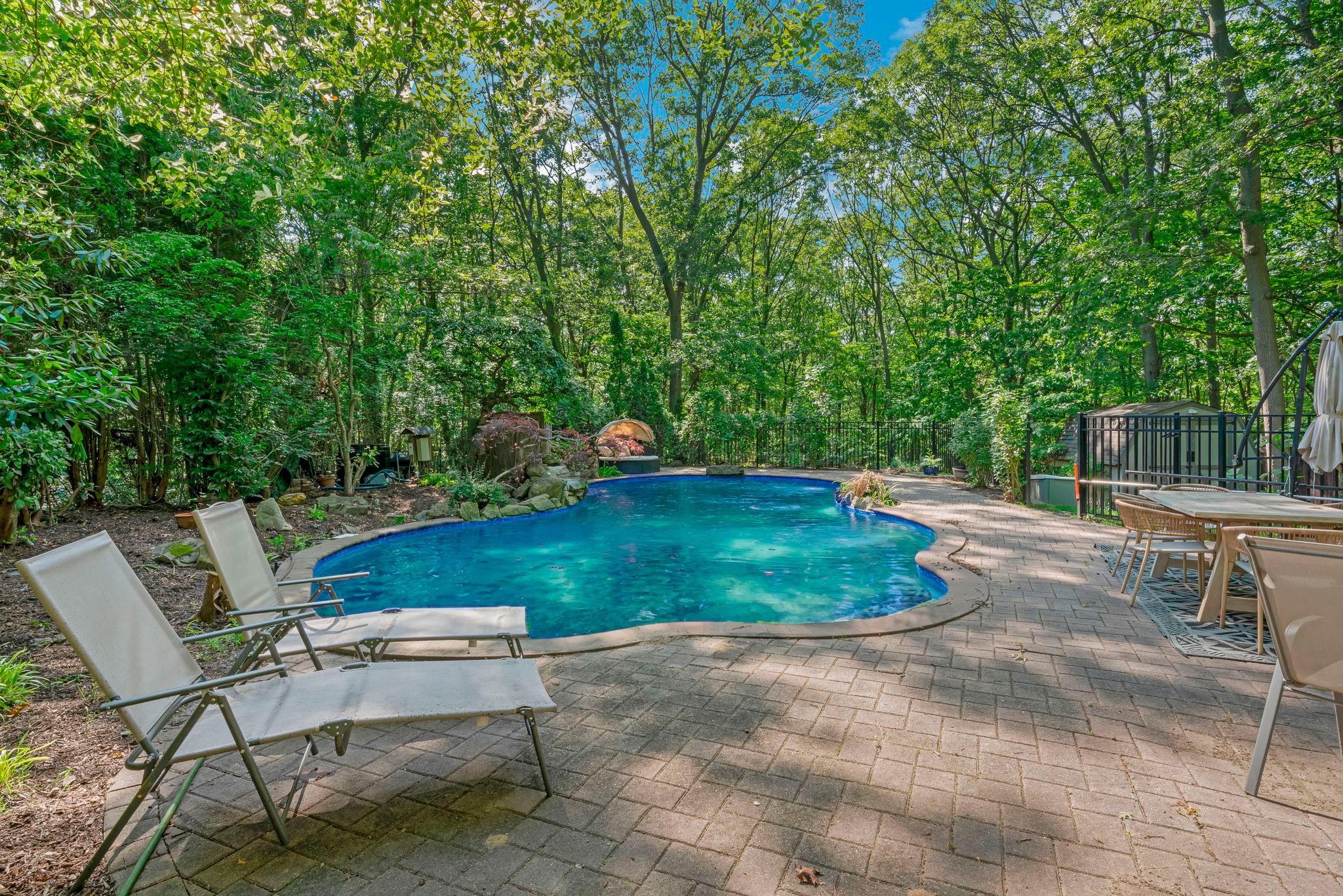 23 Whistler Hill Lane, Elwood, NY 11743