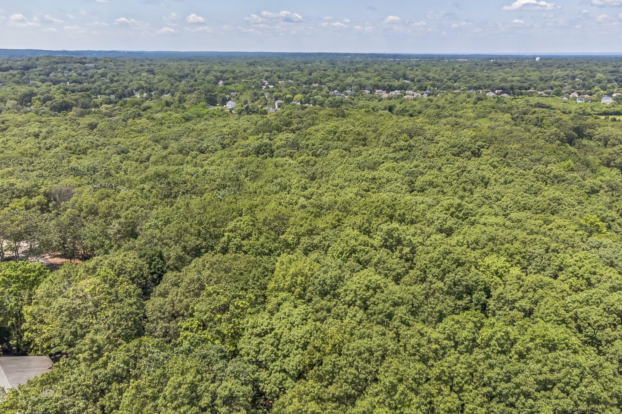 23 Whistler Hill Lane, Elwood, NY 11743