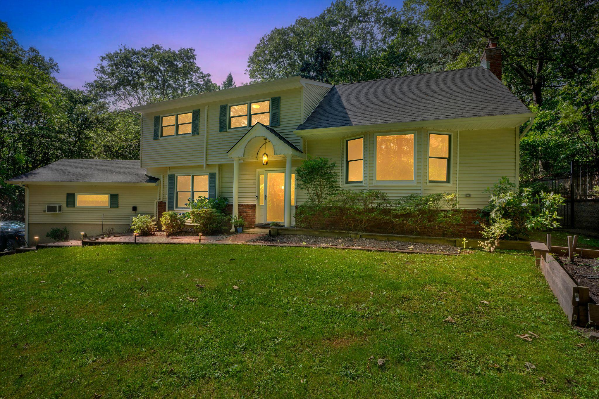 23 Whistler Hill Lane, Elwood, NY 11743