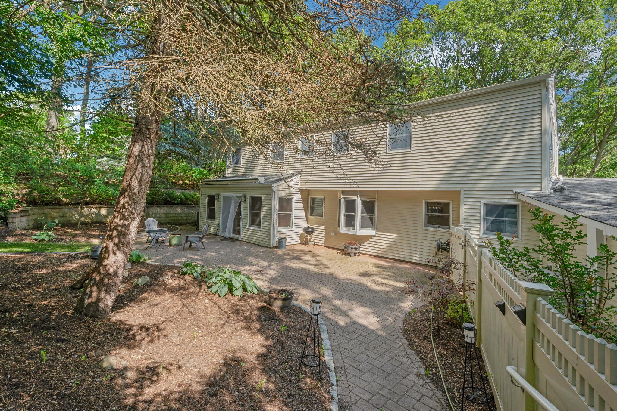 23 Whistler Hill Lane, Elwood, NY 11743