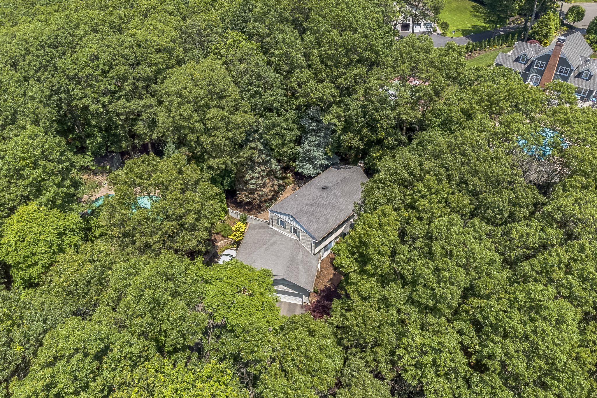 23 Whistler Hill Lane, Elwood, NY 11743