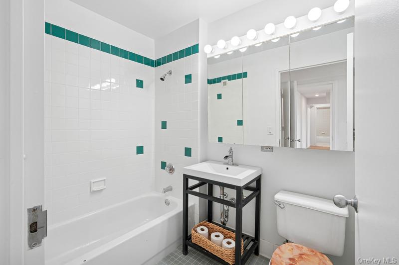 4-74 48th Avenue # 35L, Long Island City, NY 11109