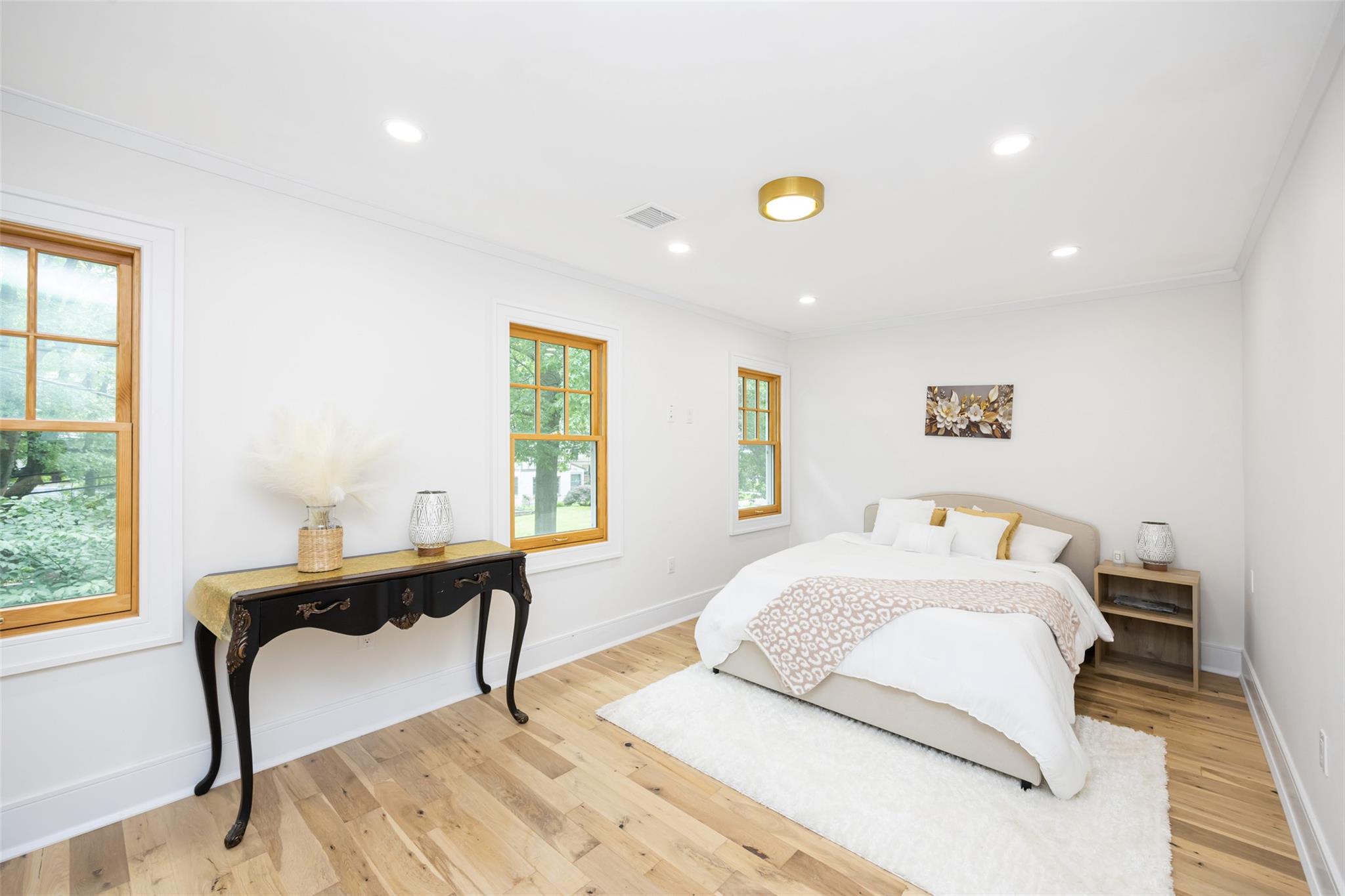 351 Hollywood Avenue, Douglaston, NY 11363