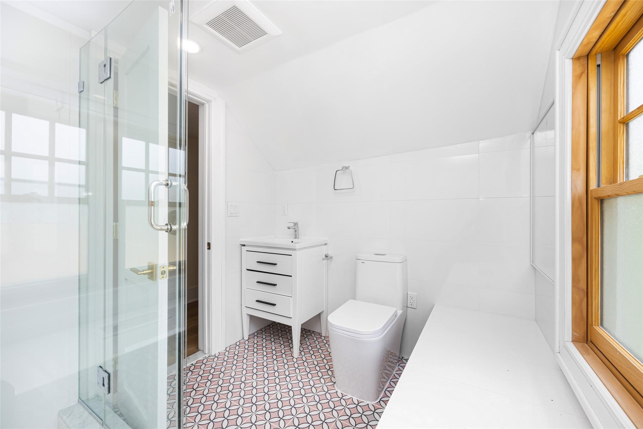 351 Hollywood Avenue, Douglaston, NY 11363