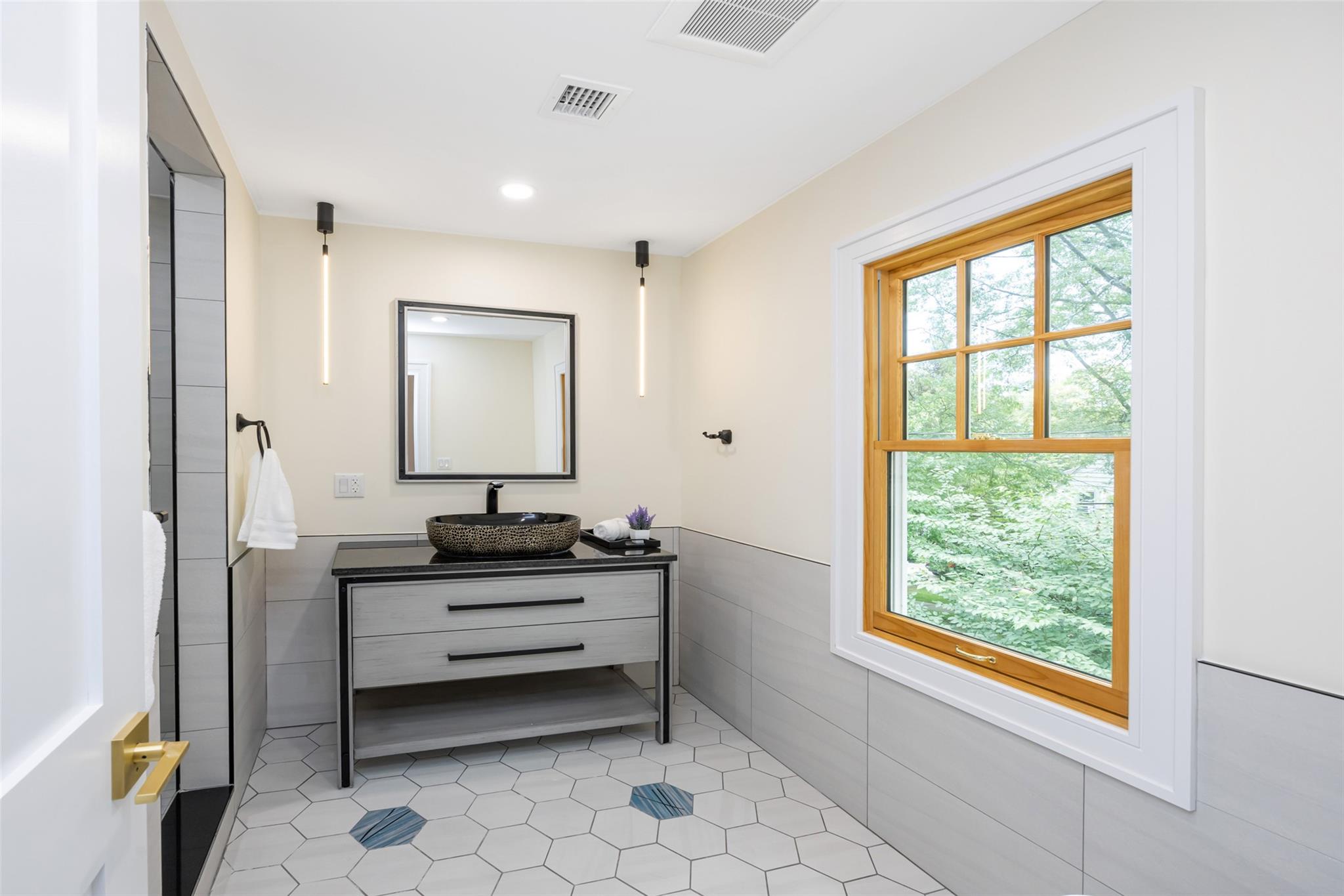 351 Hollywood Avenue, Douglaston, NY 11363