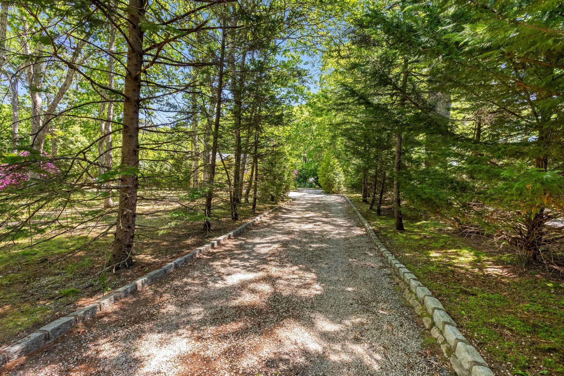 6 Strathmore Ct., Southampton, NY 11960