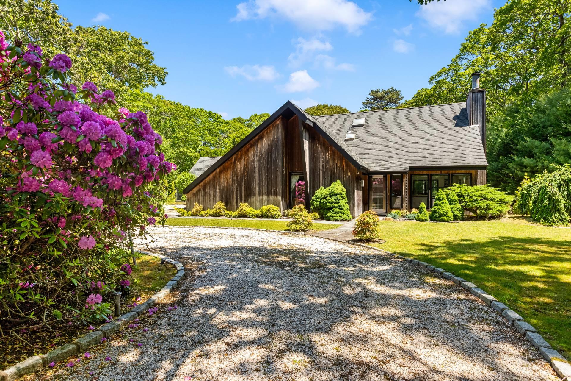 6 Strathmore Ct., Southampton, NY 11960