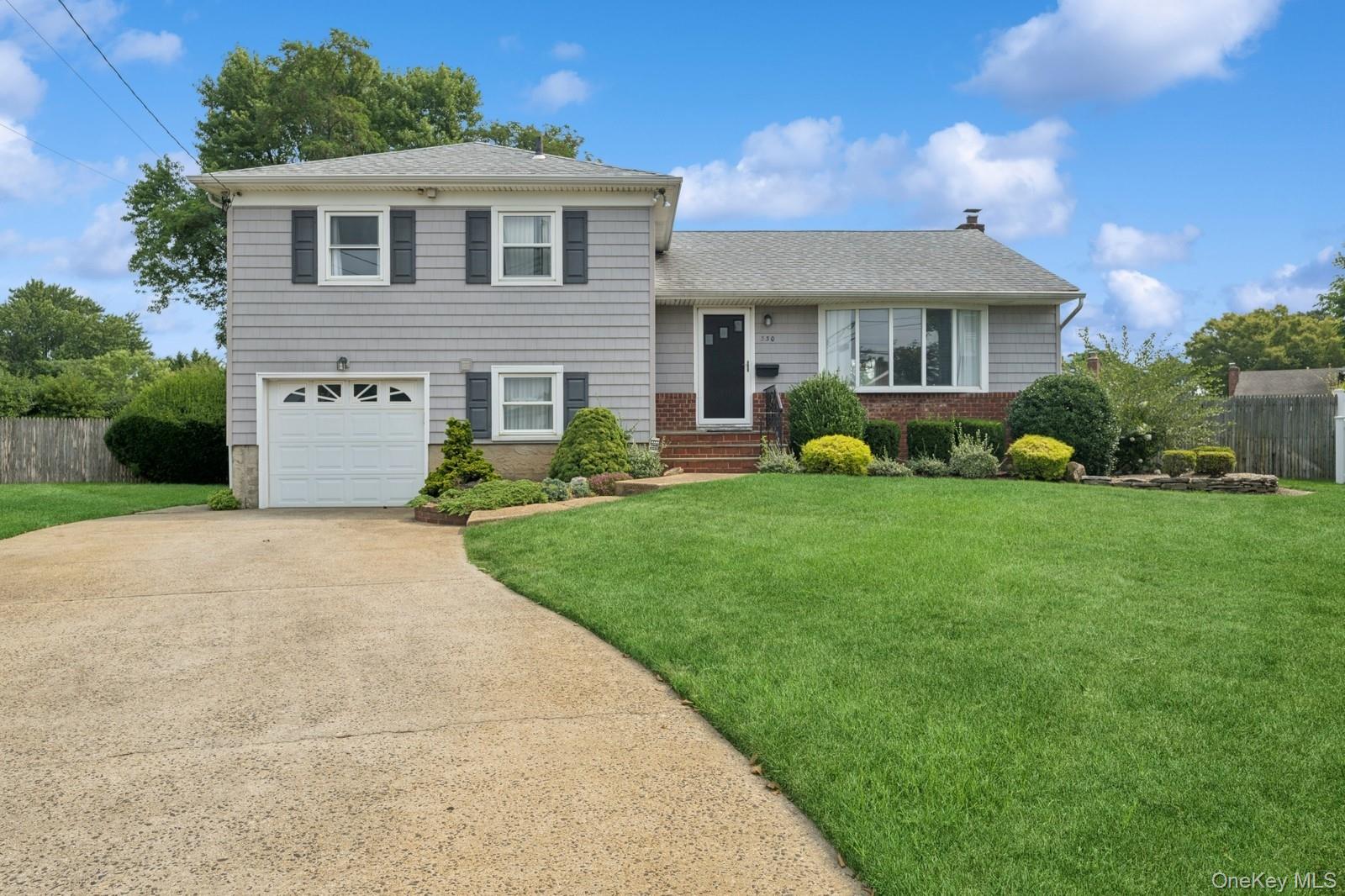 330 Grover Avenue E, Massapequa Park, NY 11762