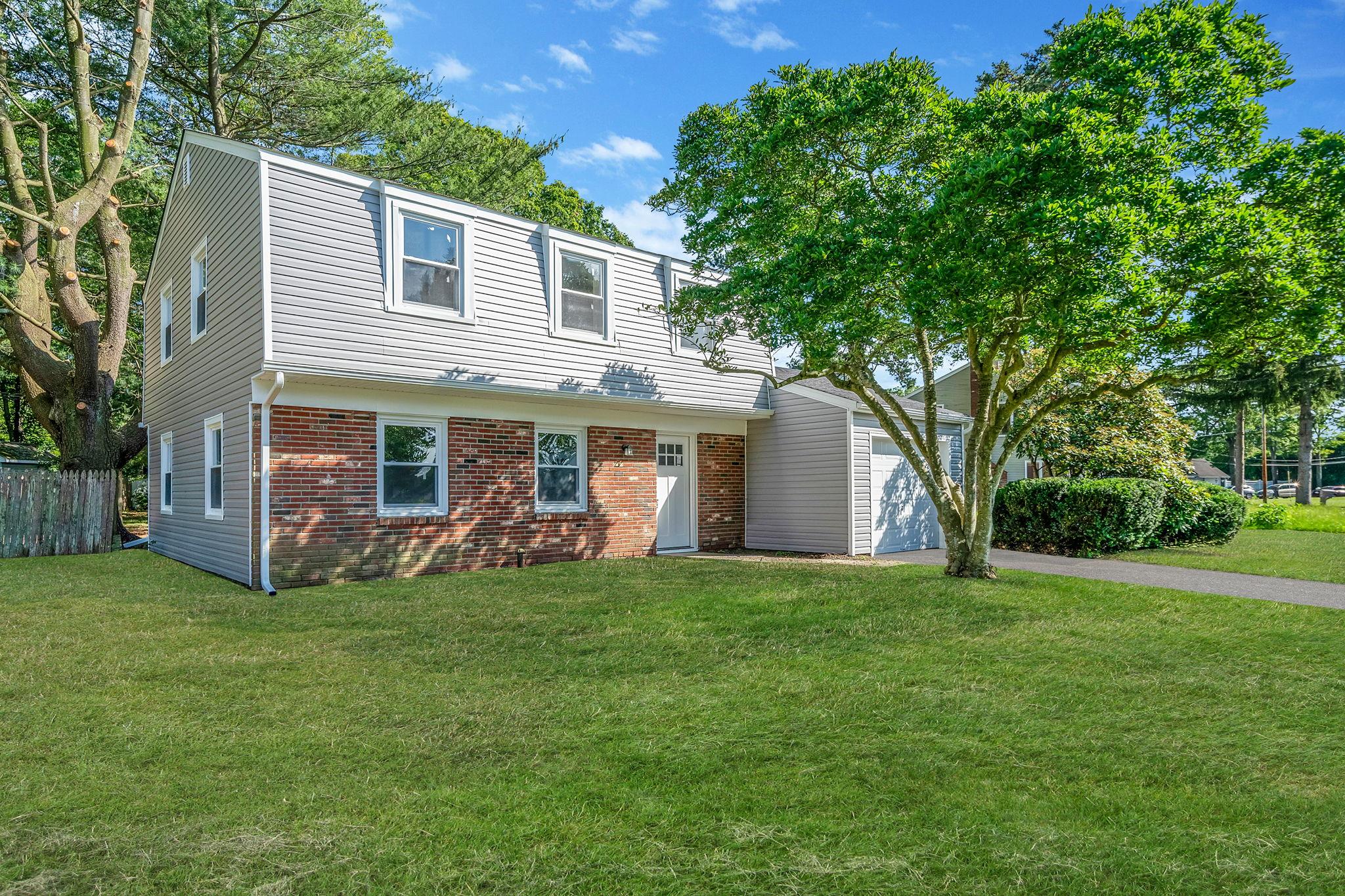 27 Wilmont Turn, Coram, NY 11727