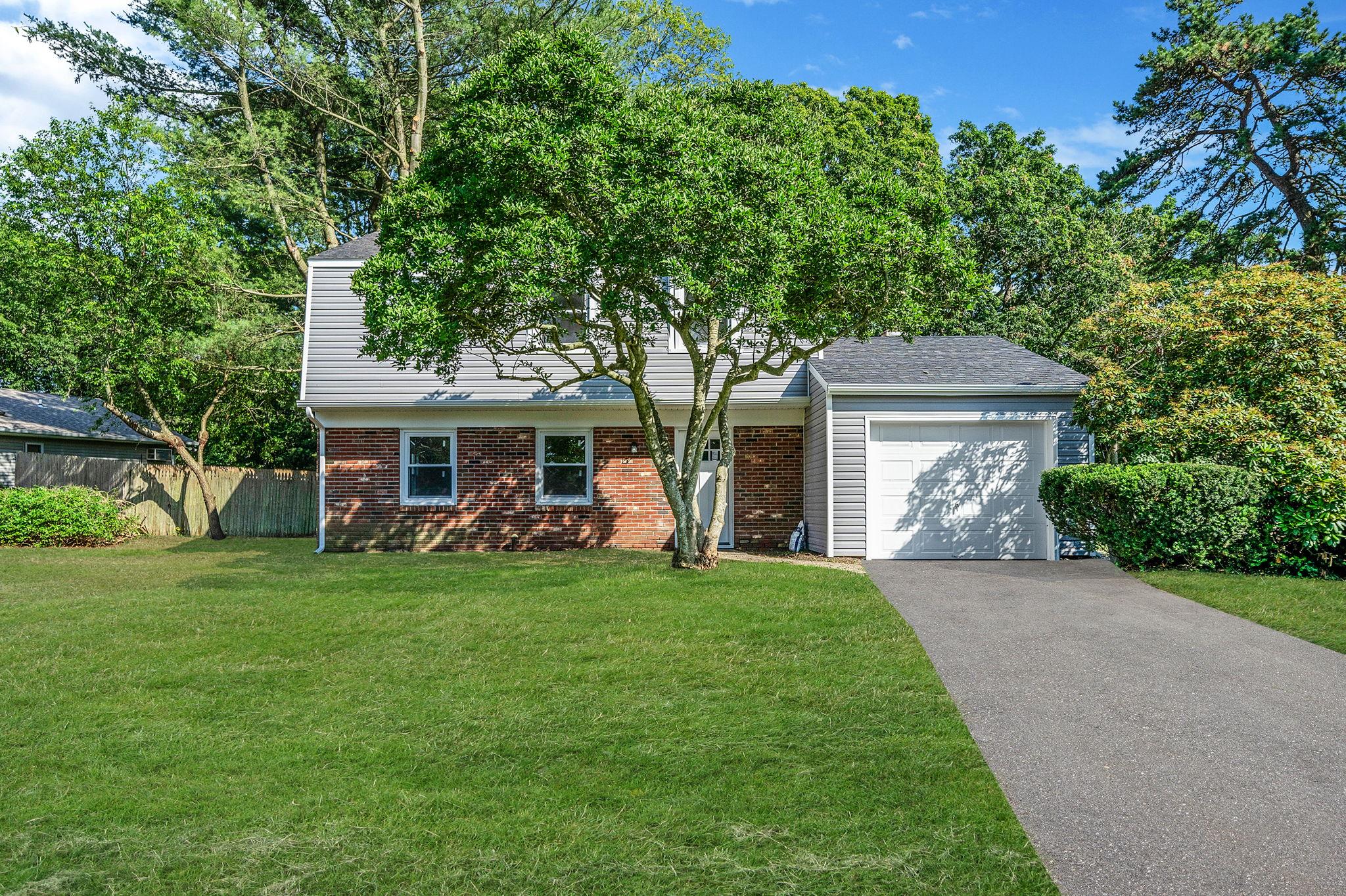 27 Wilmont Turn, Coram, NY 11727