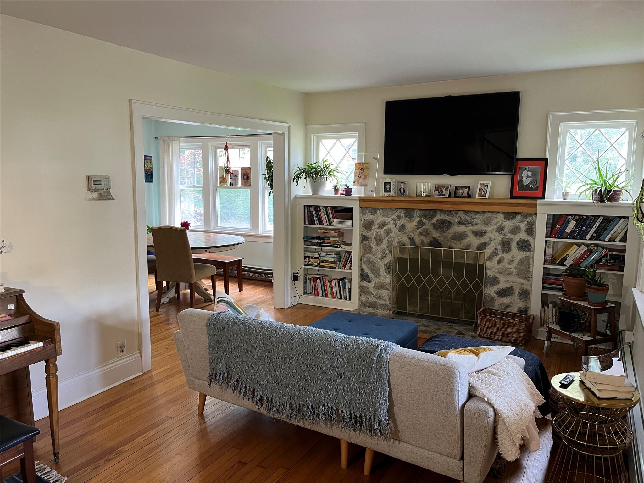 25 Willow Avenue, Huntington, NY 11743