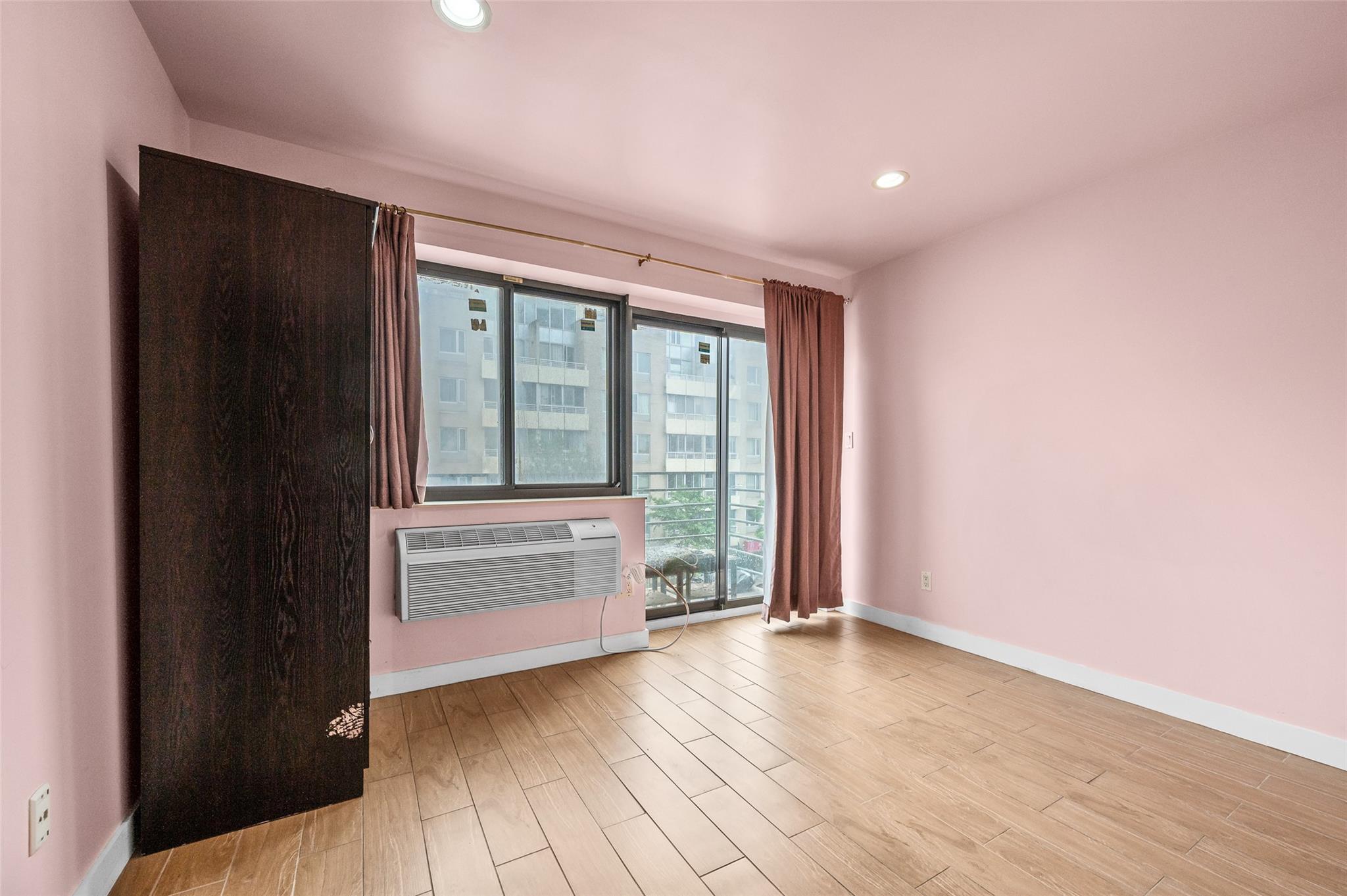 41-38 College Point Boulevard # 4A, Flushing, NY 11355