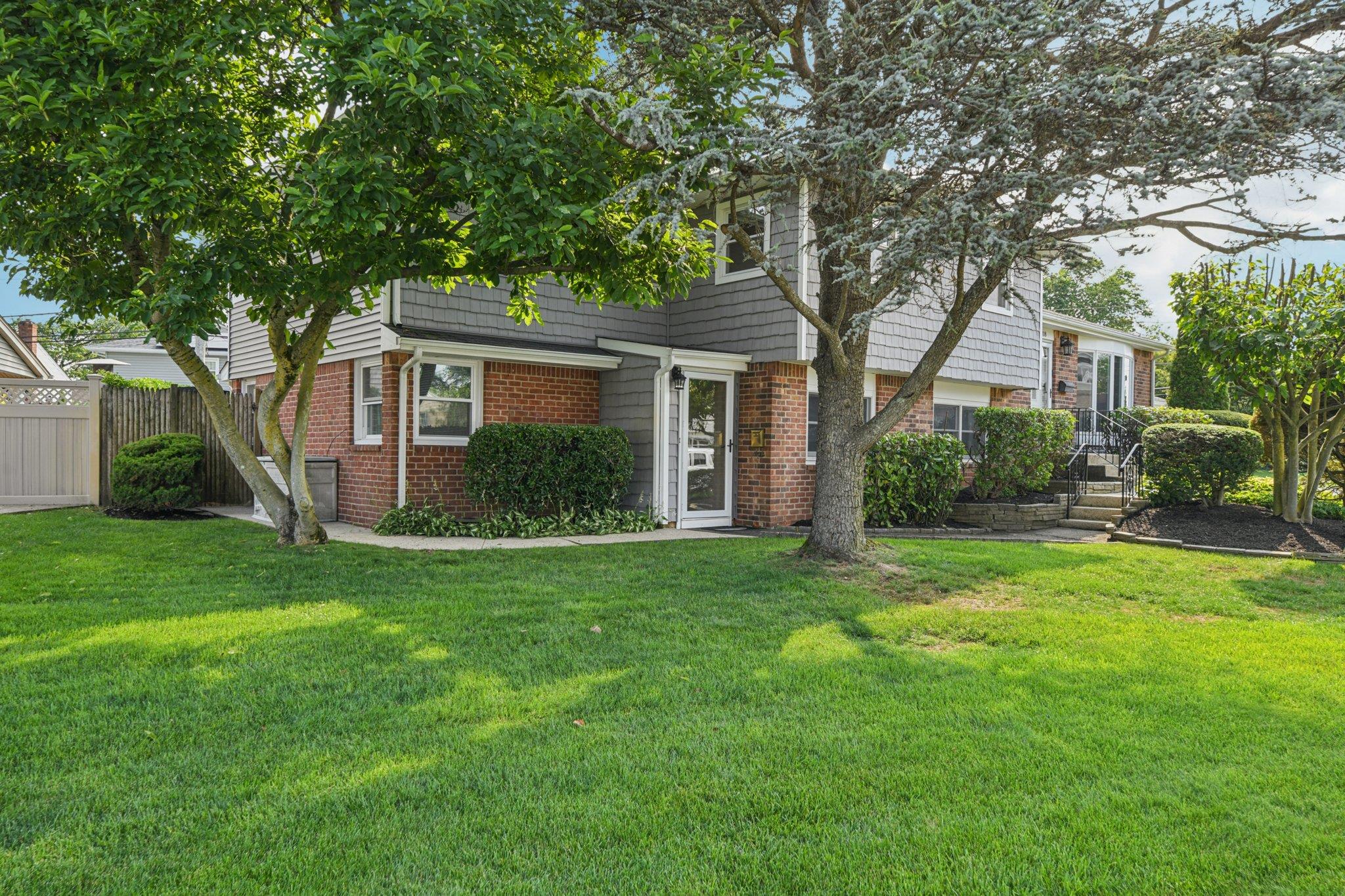 1318 Milanna Lane, Wantagh, NY 11793