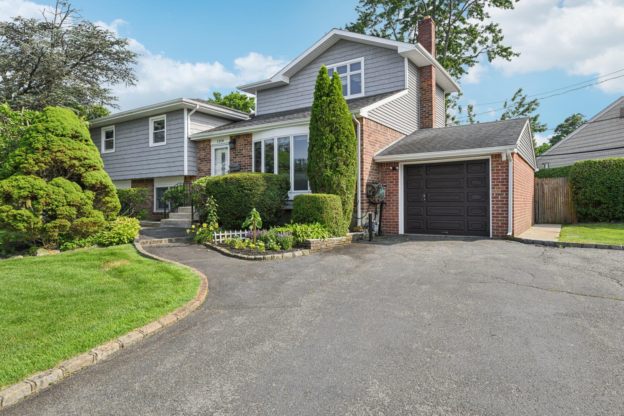 1318 Milanna Lane, Wantagh, NY 11793
