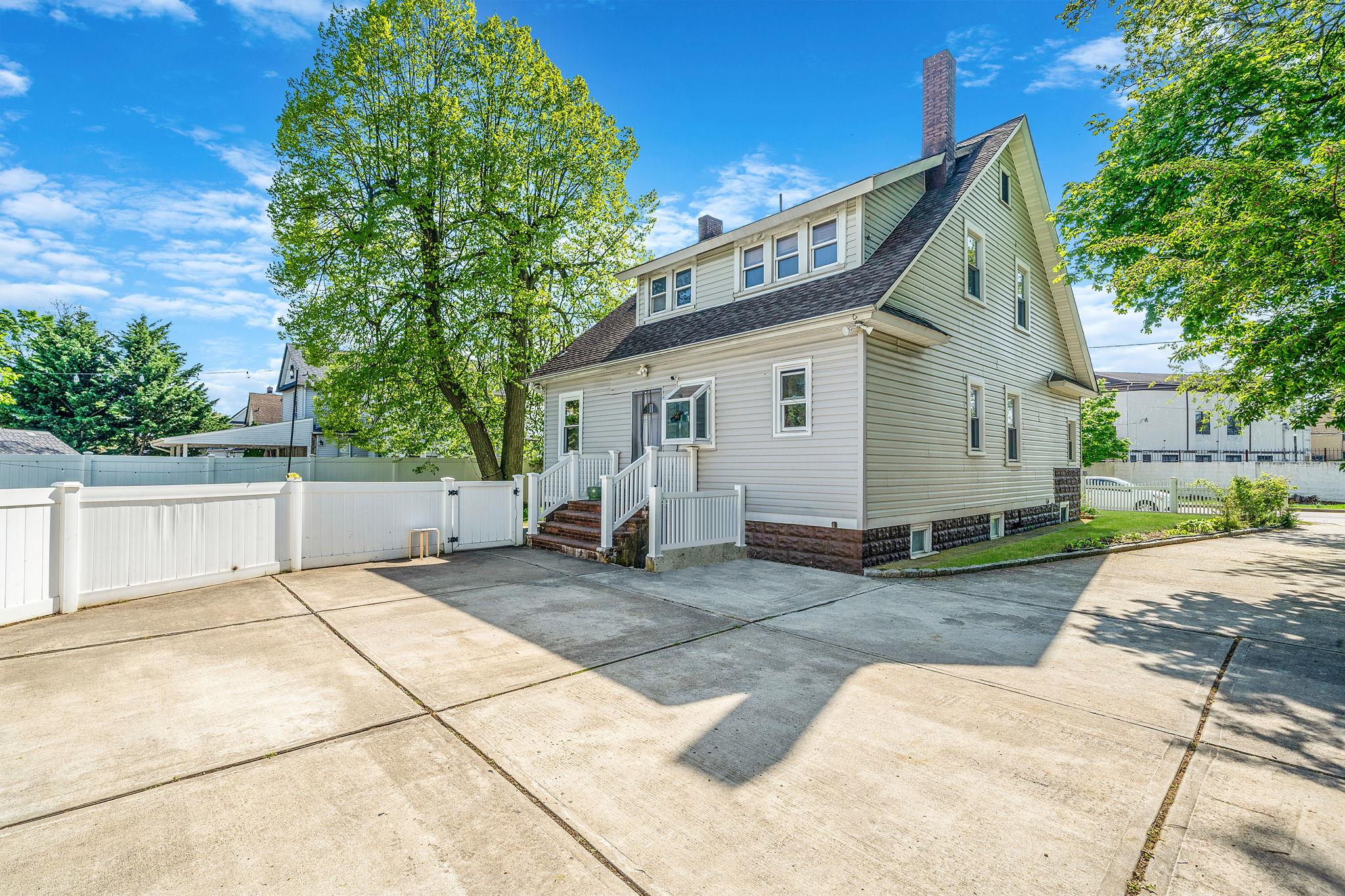 26 Rosedale Avenue, Freeport, NY 11520