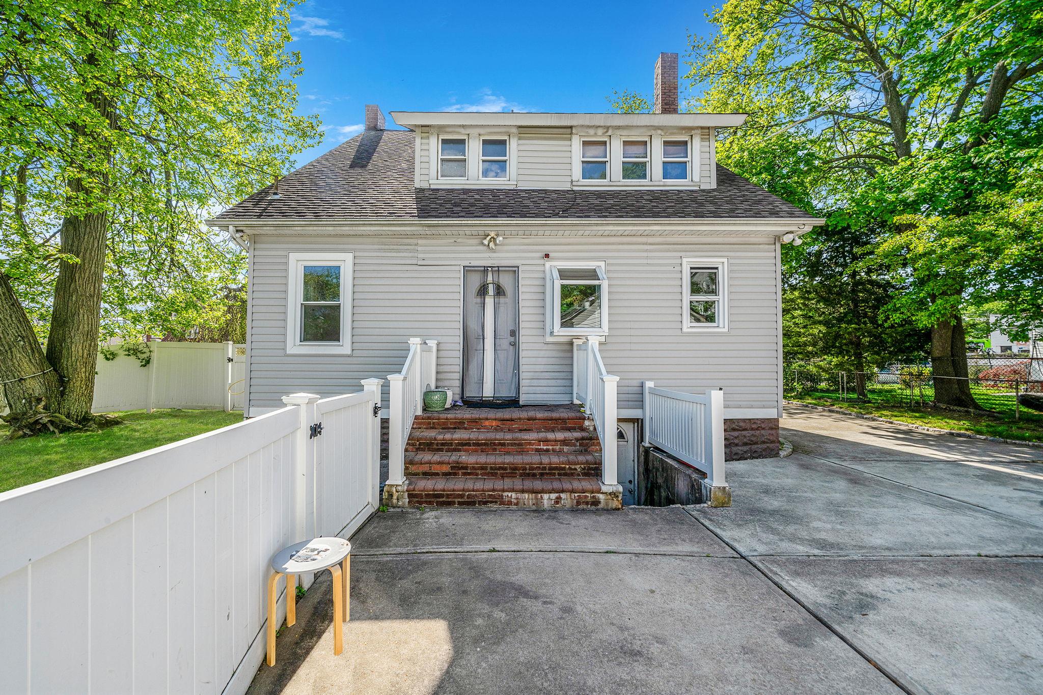 26 Rosedale Avenue, Freeport, NY 11520