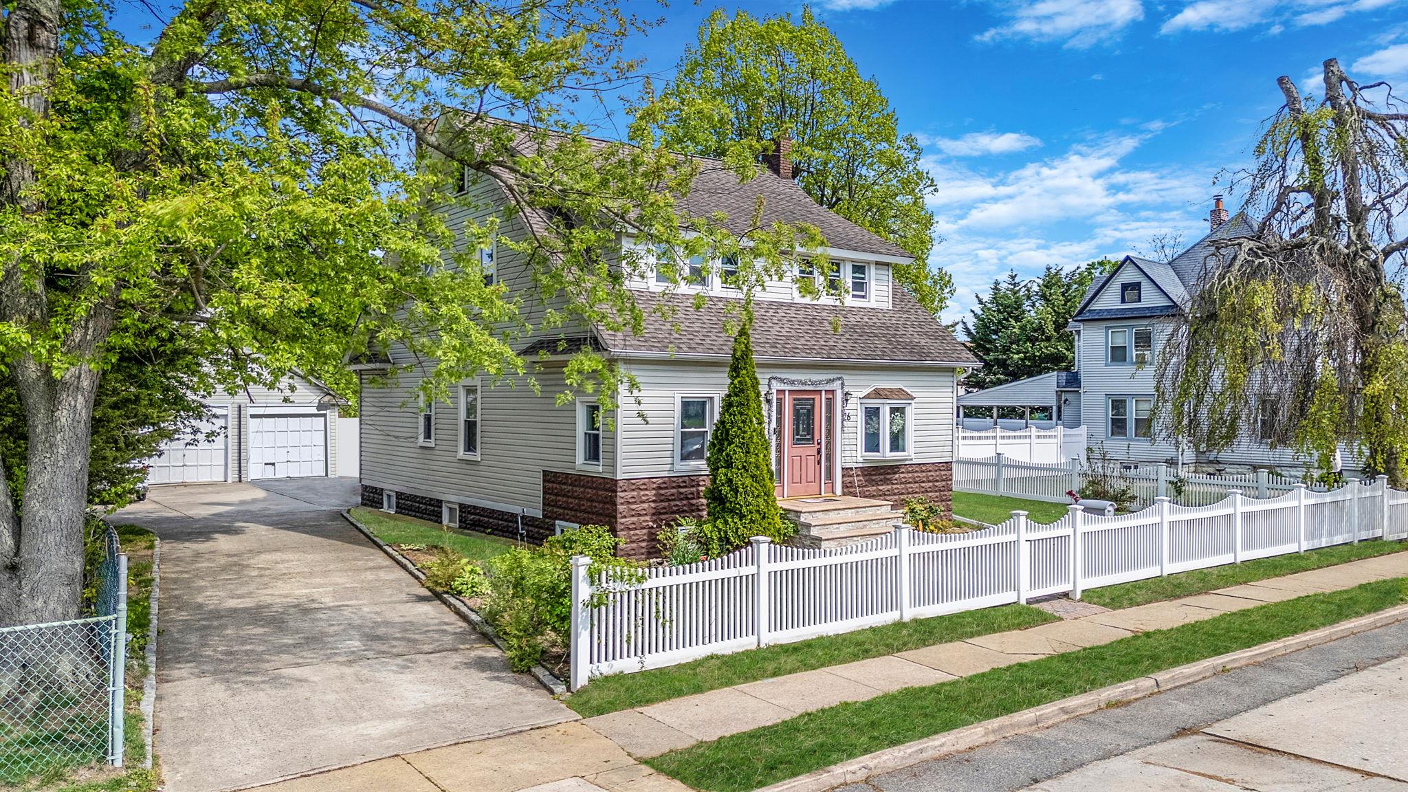 26 Rosedale Avenue, Freeport, NY 11520