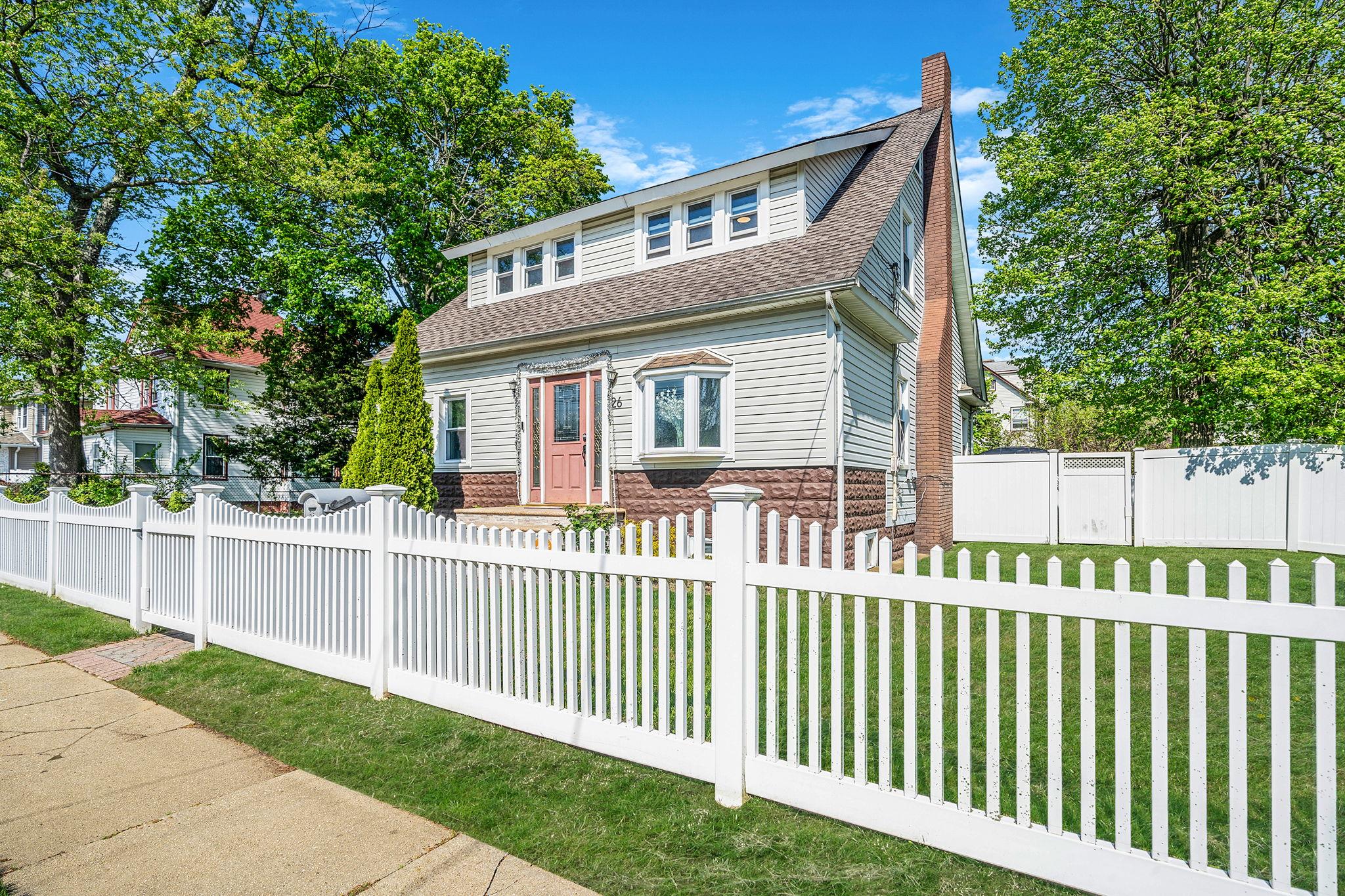 26 Rosedale Avenue, Freeport, NY 11520